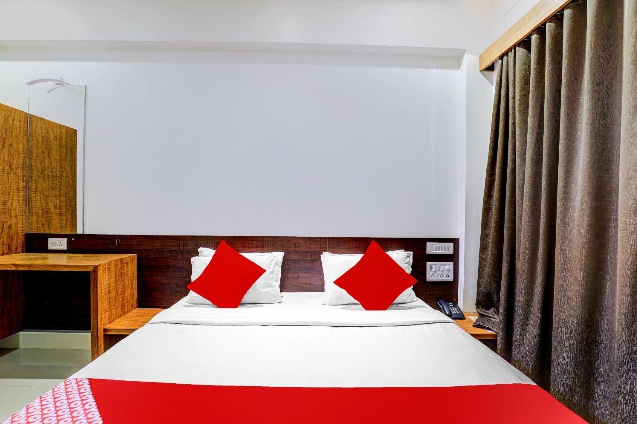Oyo 77491 Hotel Shreenath Valsad Экстерьер фото