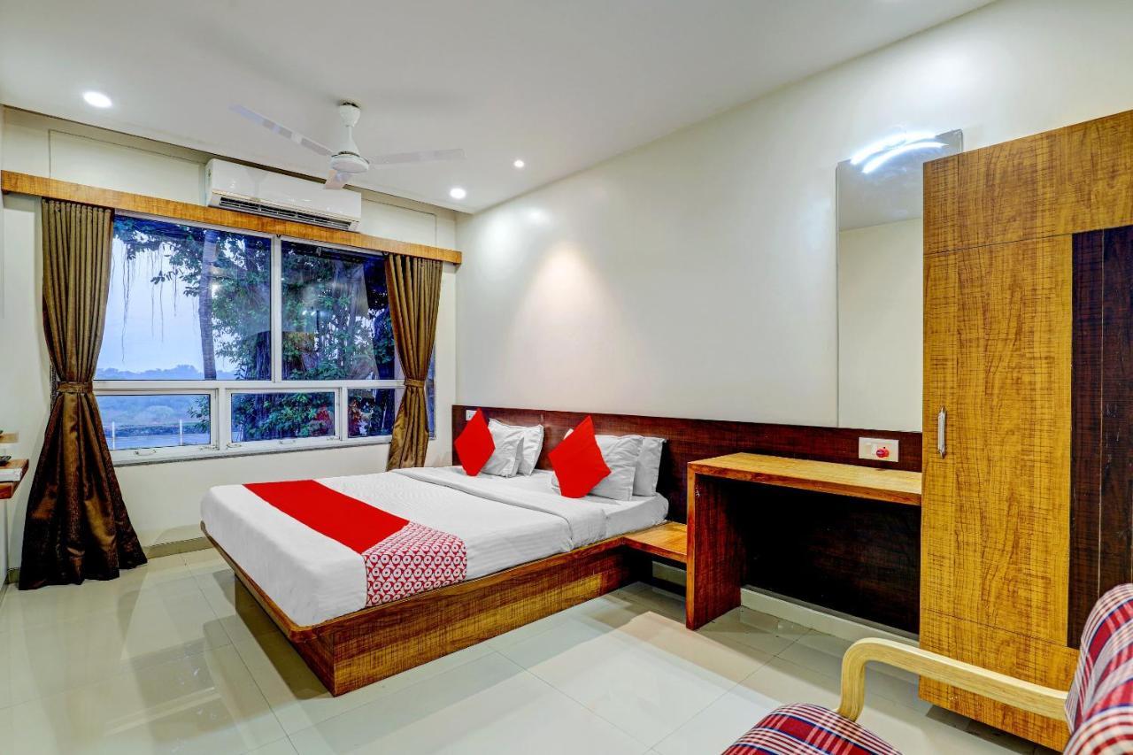 Oyo 77491 Hotel Shreenath Valsad Экстерьер фото