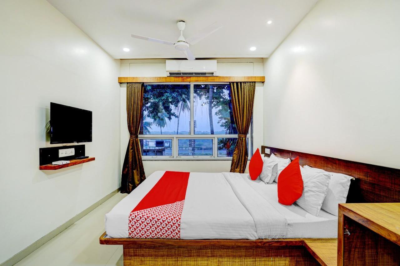 Oyo 77491 Hotel Shreenath Valsad Экстерьер фото