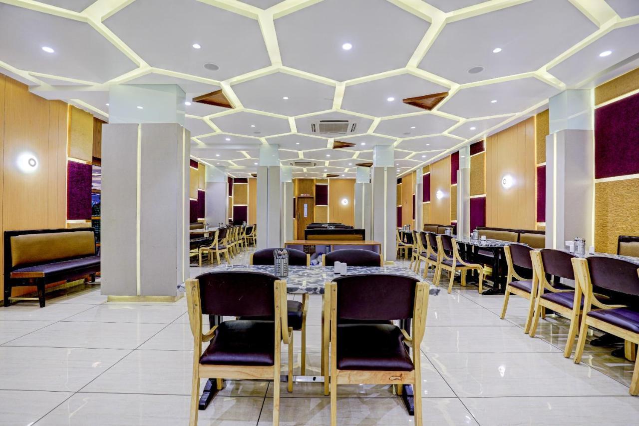 Oyo 77491 Hotel Shreenath Valsad Экстерьер фото