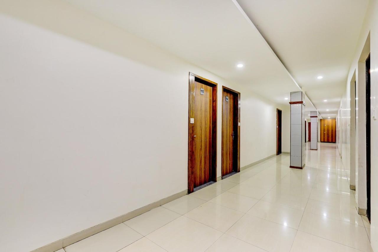 Oyo 77491 Hotel Shreenath Valsad Экстерьер фото