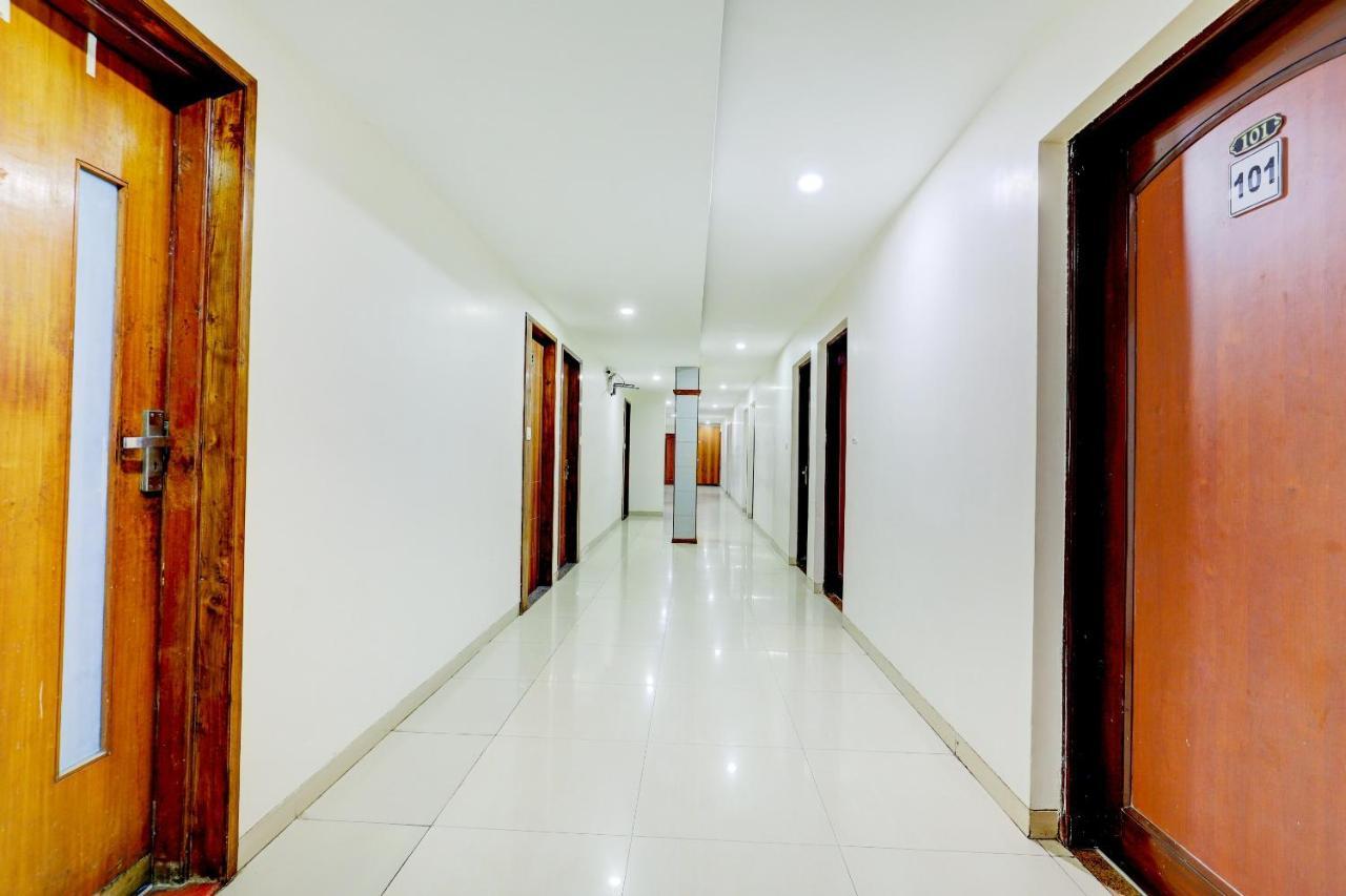 Oyo 77491 Hotel Shreenath Valsad Экстерьер фото